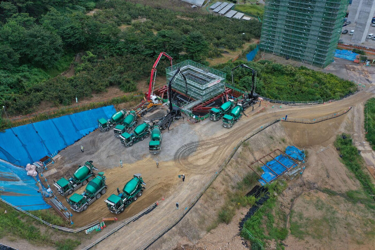 東海環状自動車道 御望山本線橋（下部工）工事