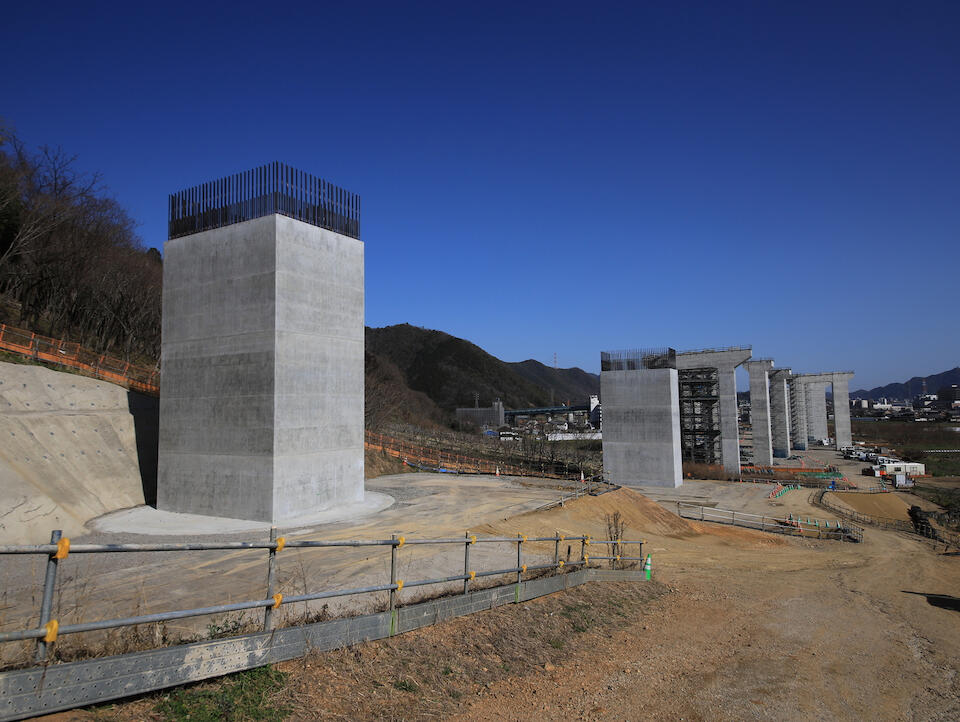 東海環状自動車道 御望山本線橋（下部工）工事