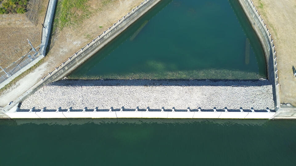 飛島ふ頭護岸築造工事(その４)