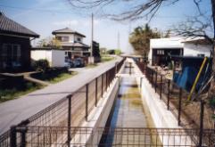 �{�H����